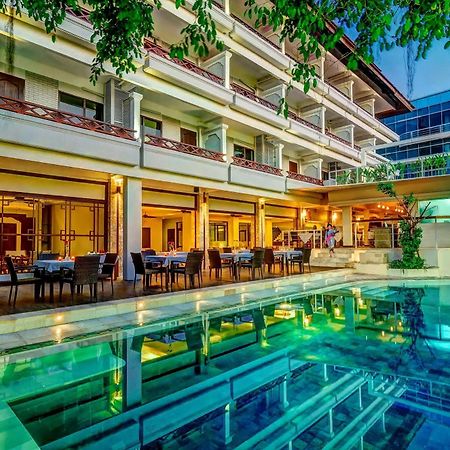 Kuta One Party Hotel Kuta Lombok Exterior foto