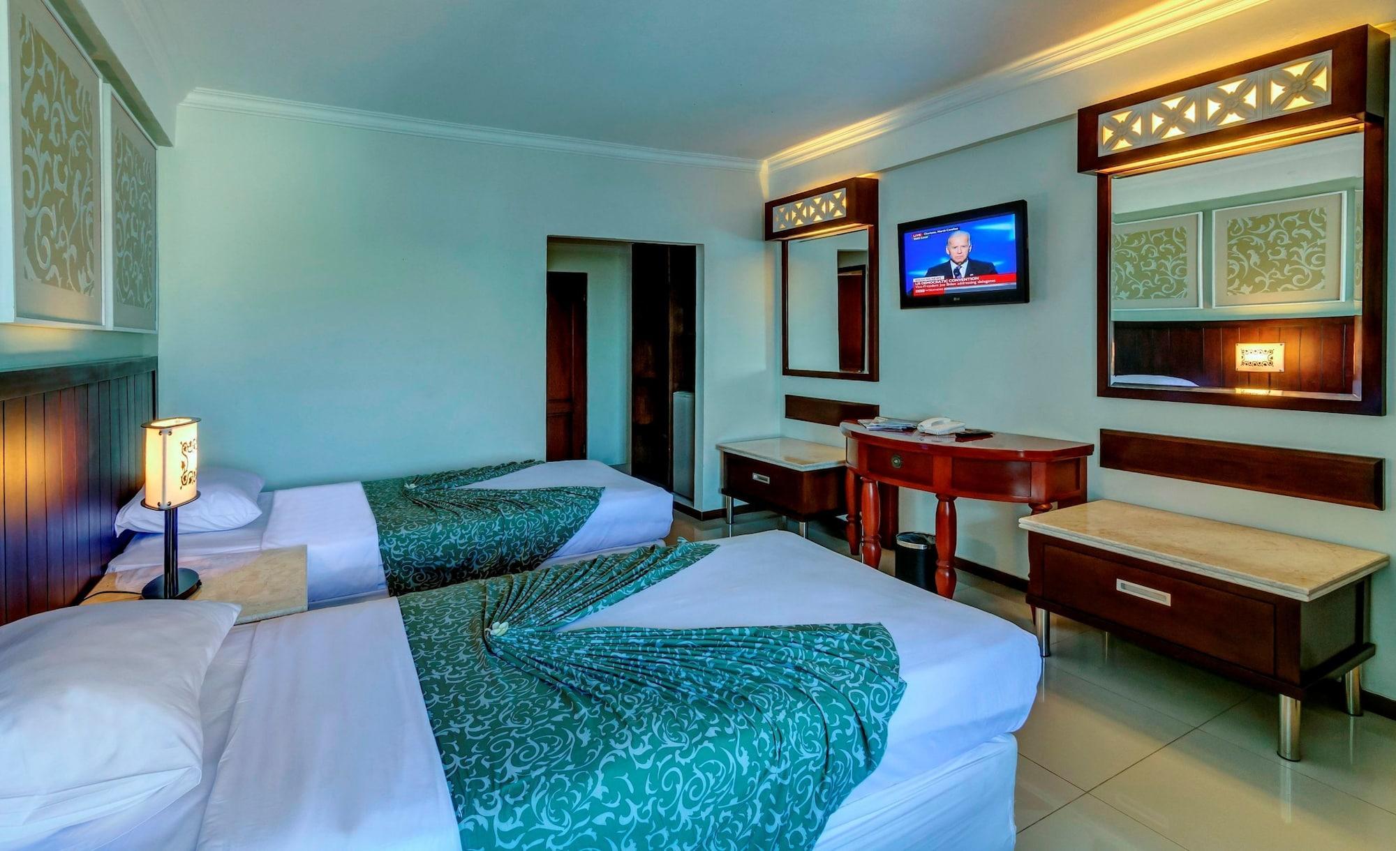 Kuta One Party Hotel Kuta Lombok Exterior foto