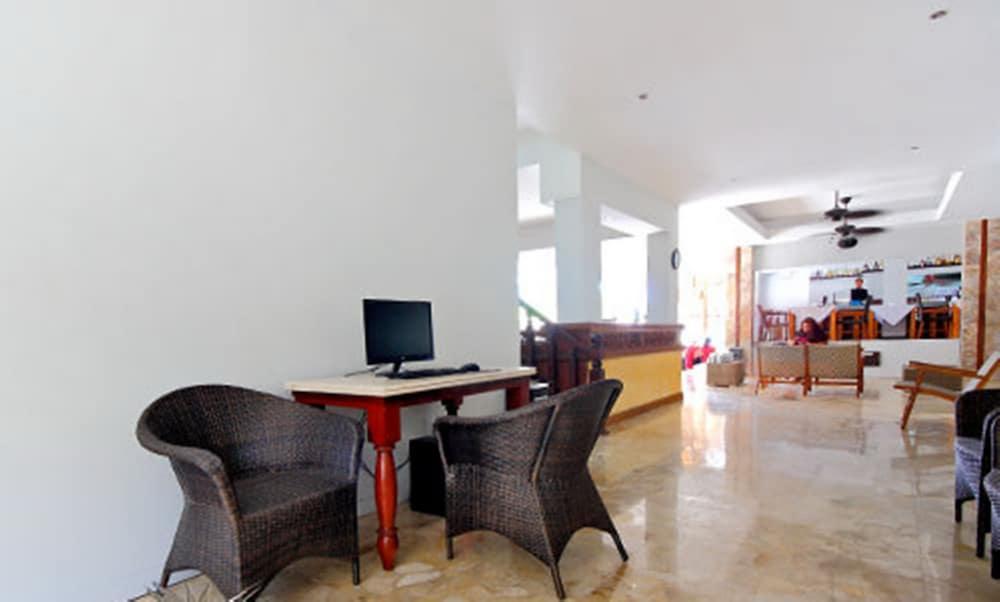 Kuta One Party Hotel Kuta Lombok Exterior foto