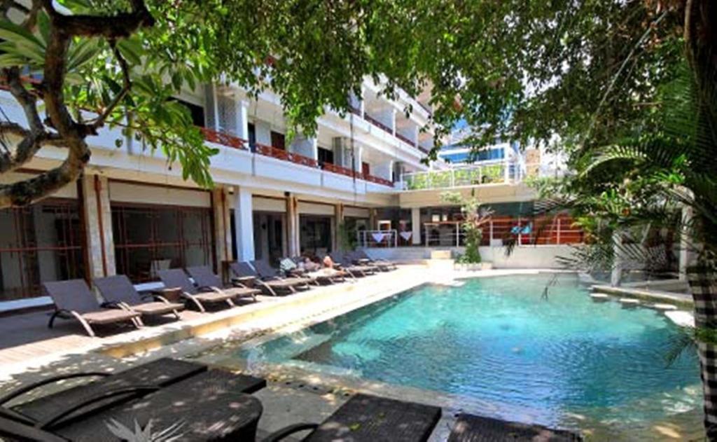 Kuta One Party Hotel Kuta Lombok Exterior foto