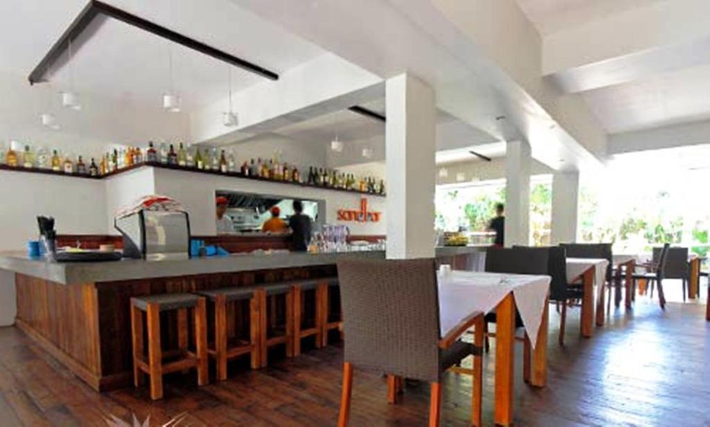 Kuta One Party Hotel Kuta Lombok Exterior foto