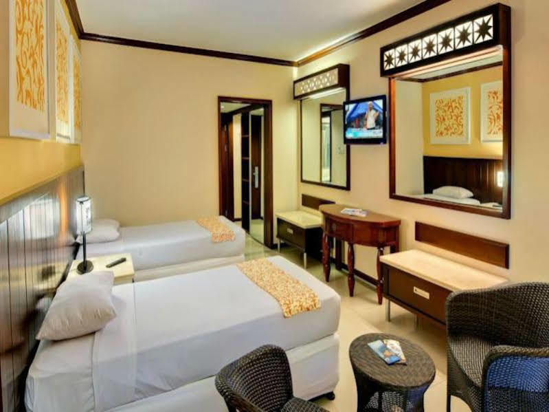 Kuta One Party Hotel Kuta Lombok Exterior foto