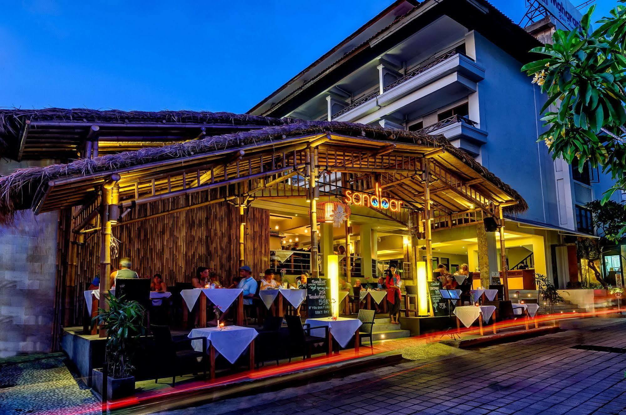 Kuta One Party Hotel Kuta Lombok Exterior foto