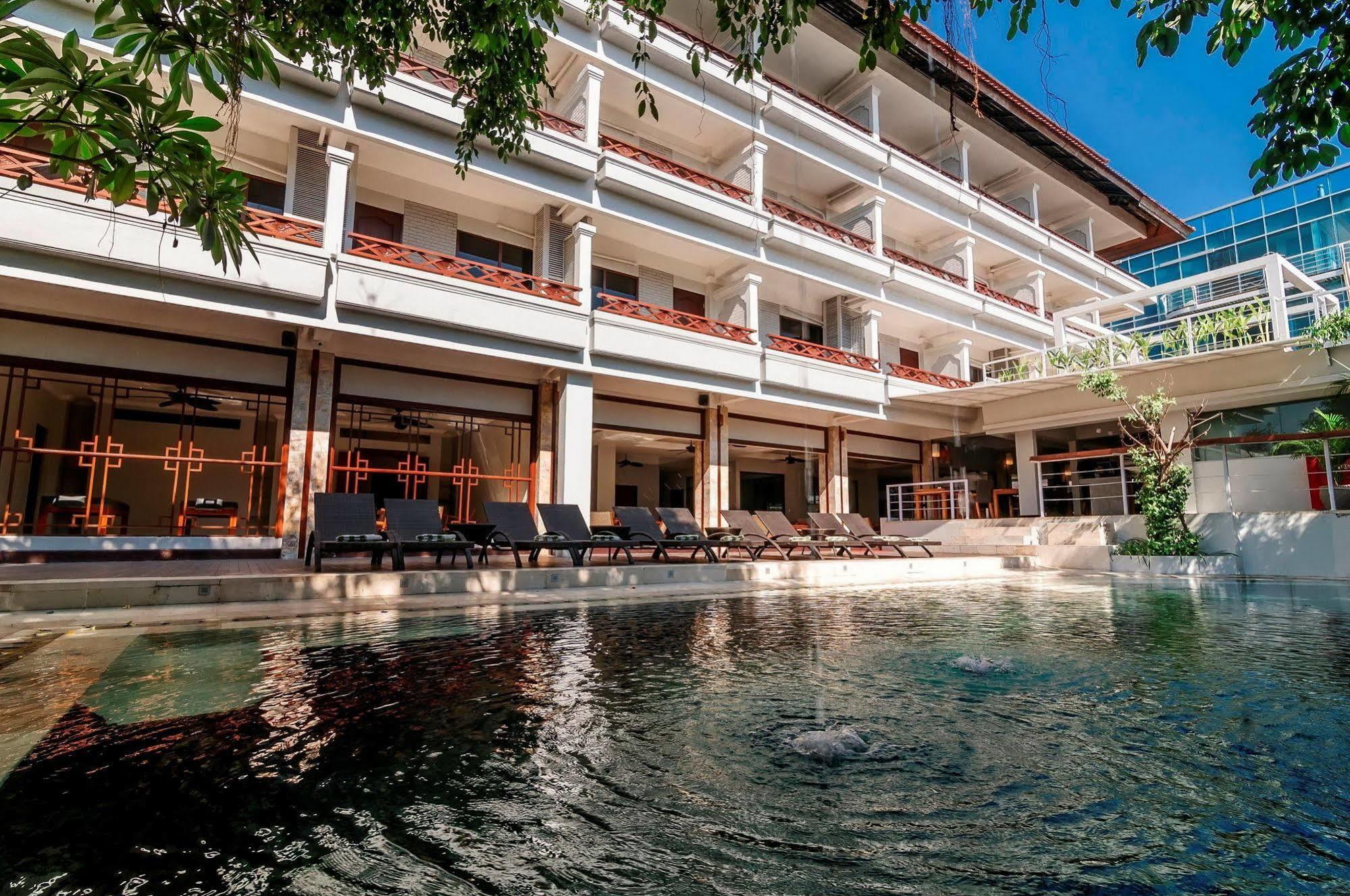 Kuta One Party Hotel Kuta Lombok Exterior foto