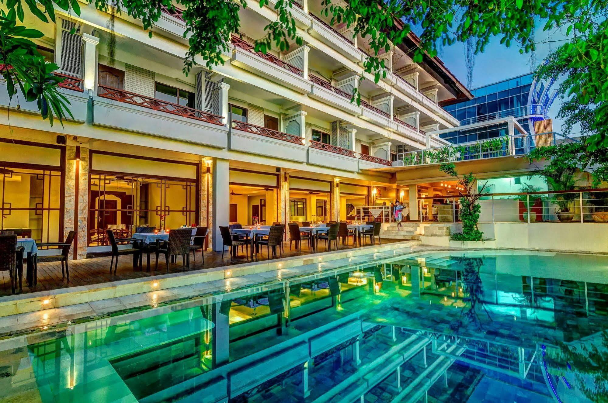 Kuta One Party Hotel Kuta Lombok Exterior foto