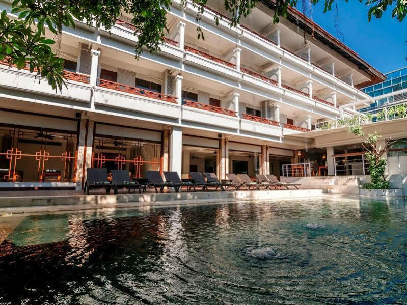 Kuta One Party Hotel Kuta Lombok Exterior foto